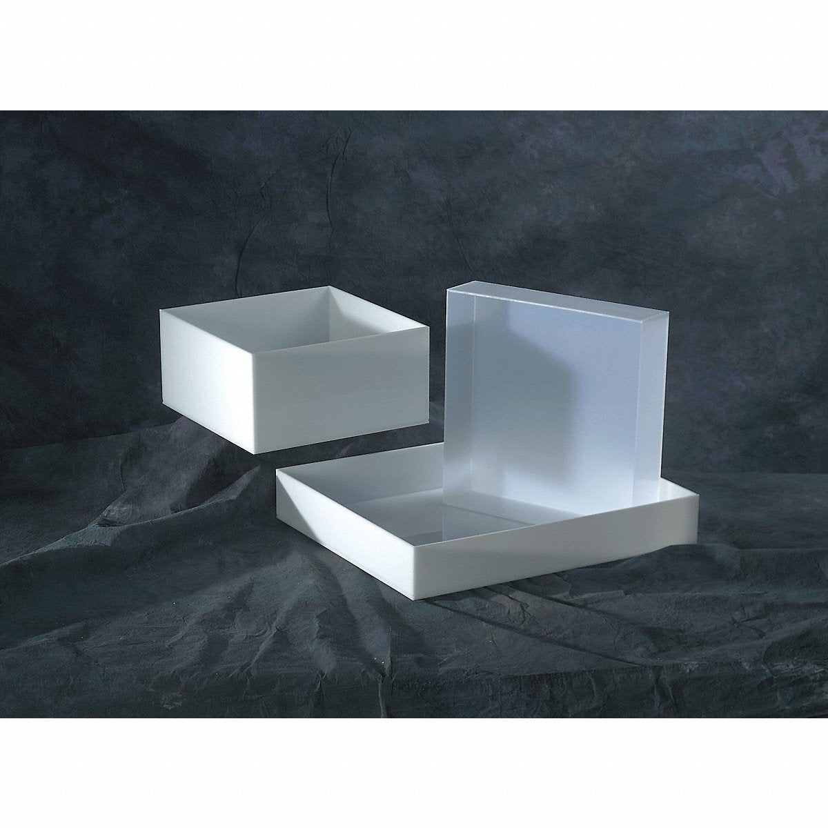 Dynalon Tray 8 inH 16 in W (108874-7)