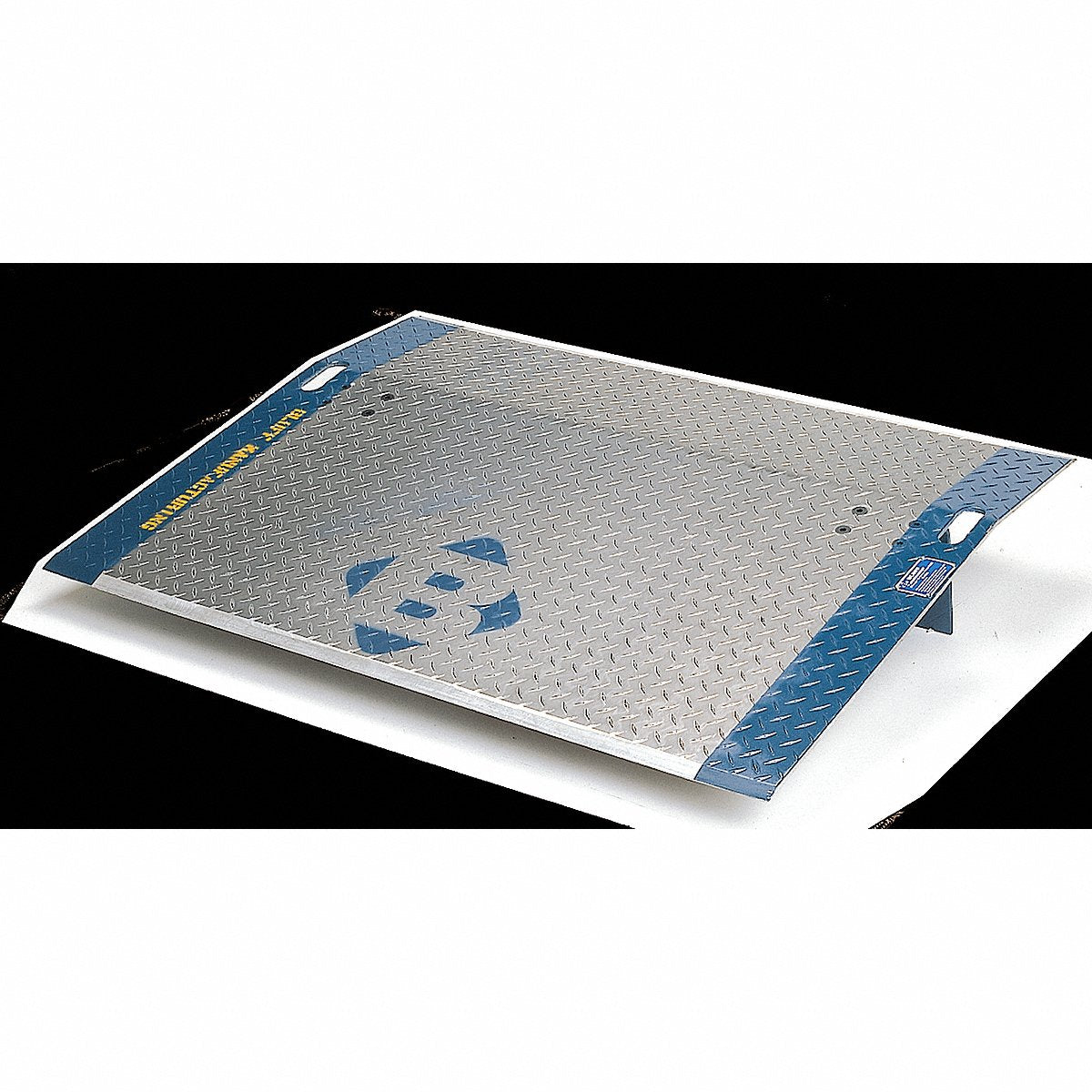 Bluff Dockboard, Aluminum, 24" x 36", 4,700 lb Capacity (B3624)